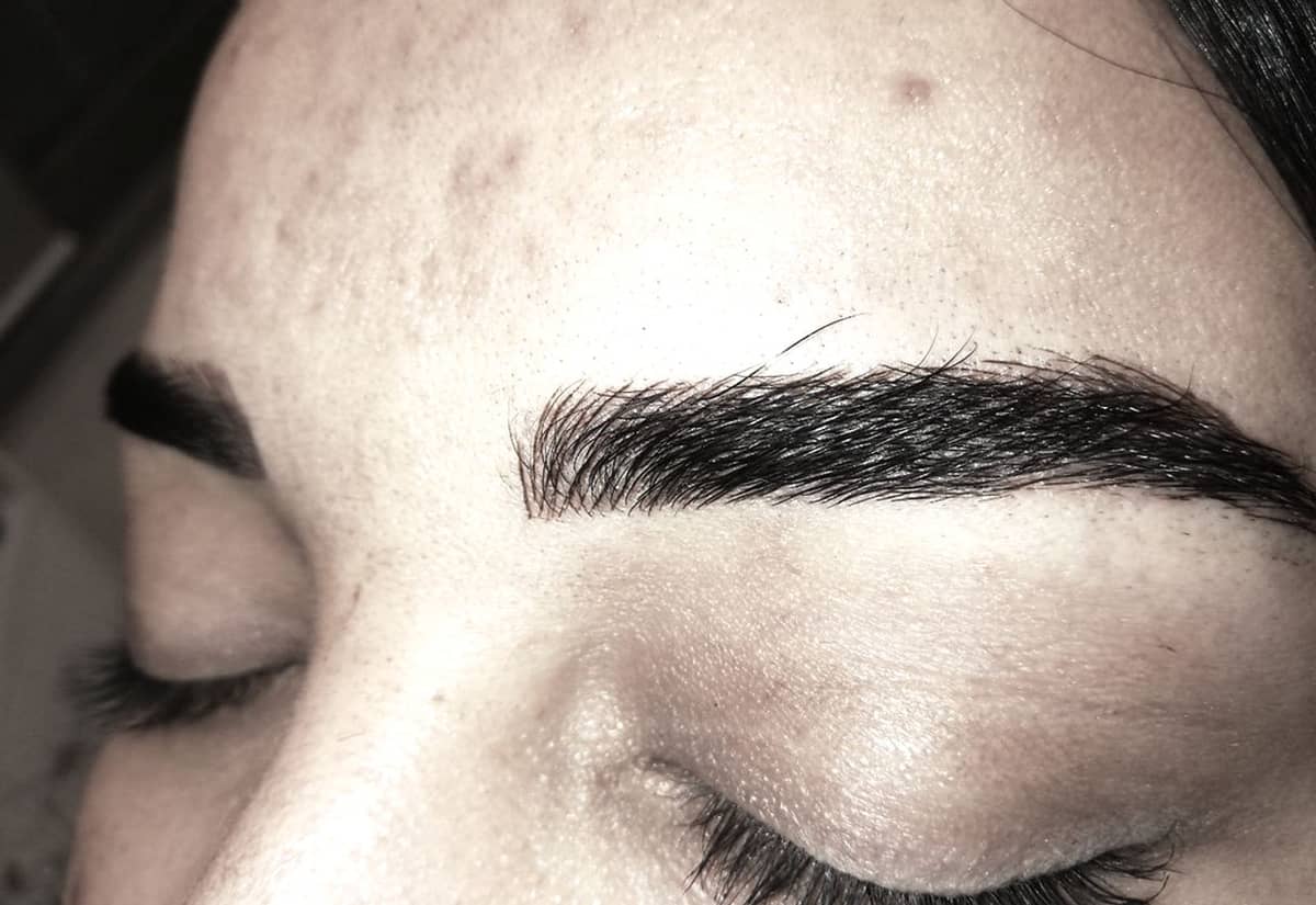 Avant / après — maquillage permanent des sourcils — avant