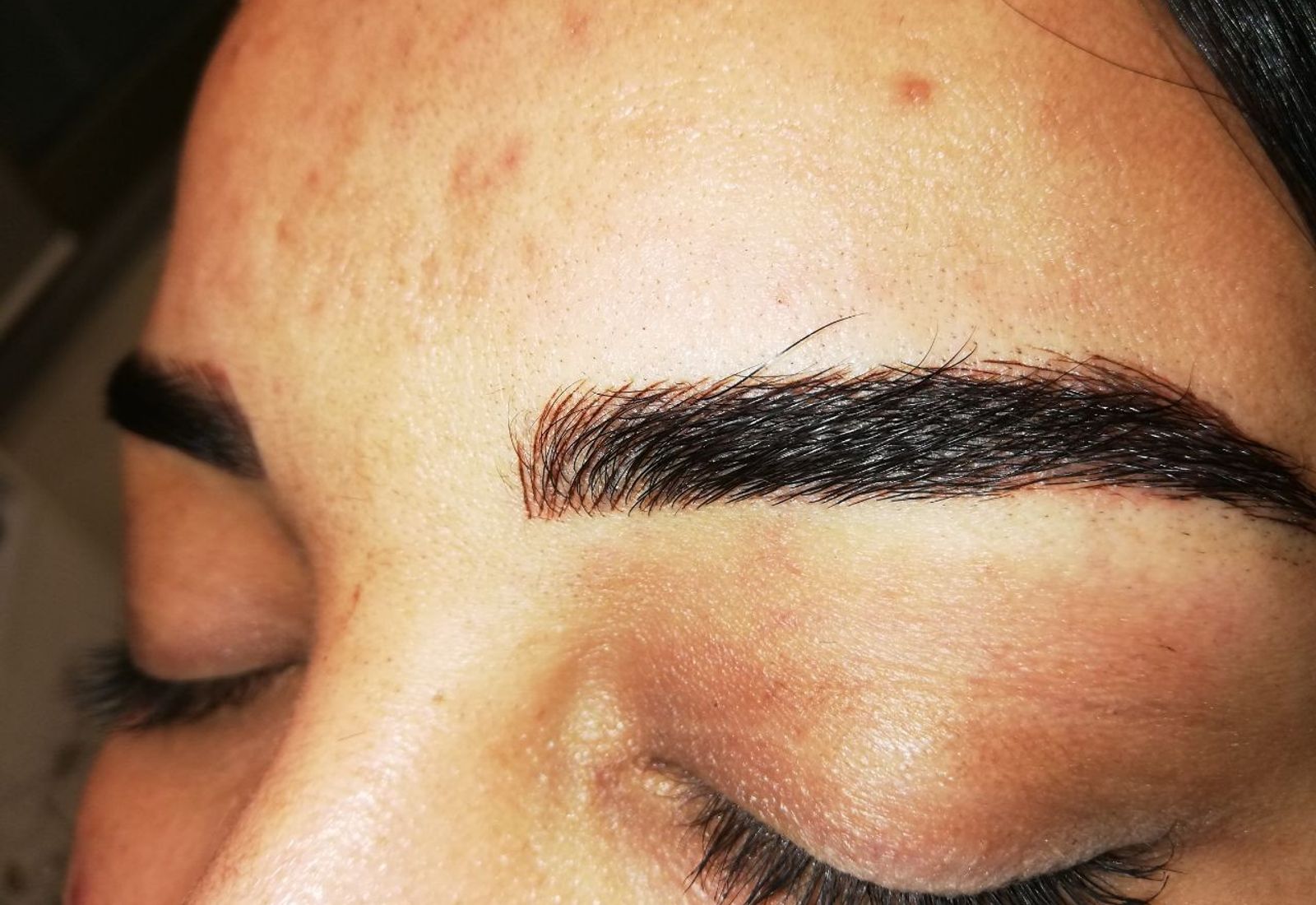 Sourcils · poil à poil — après